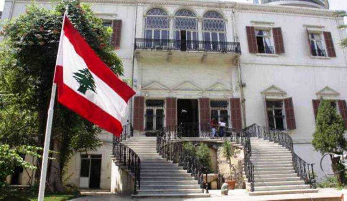 في طهران على أوضاع الجالية هناك
