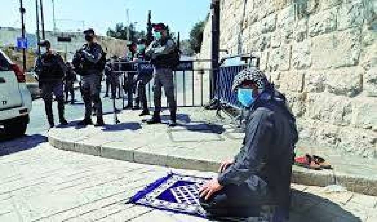 مستوطنون يقتحمون الأقصى والاحتلال يهدم منازل في نور شمس