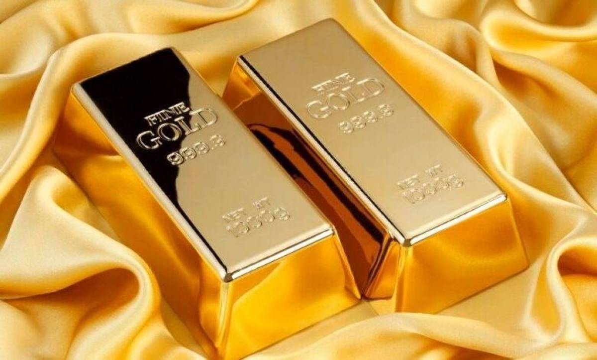 الذهب ينخفض مع صعود الدولار