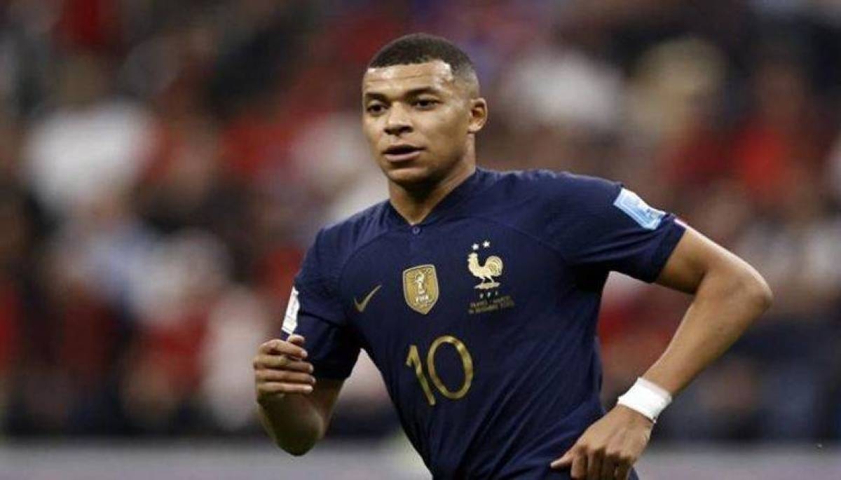 مكافآت مبابي تورط 5 ضباط شرطة... واللاعب يعلق