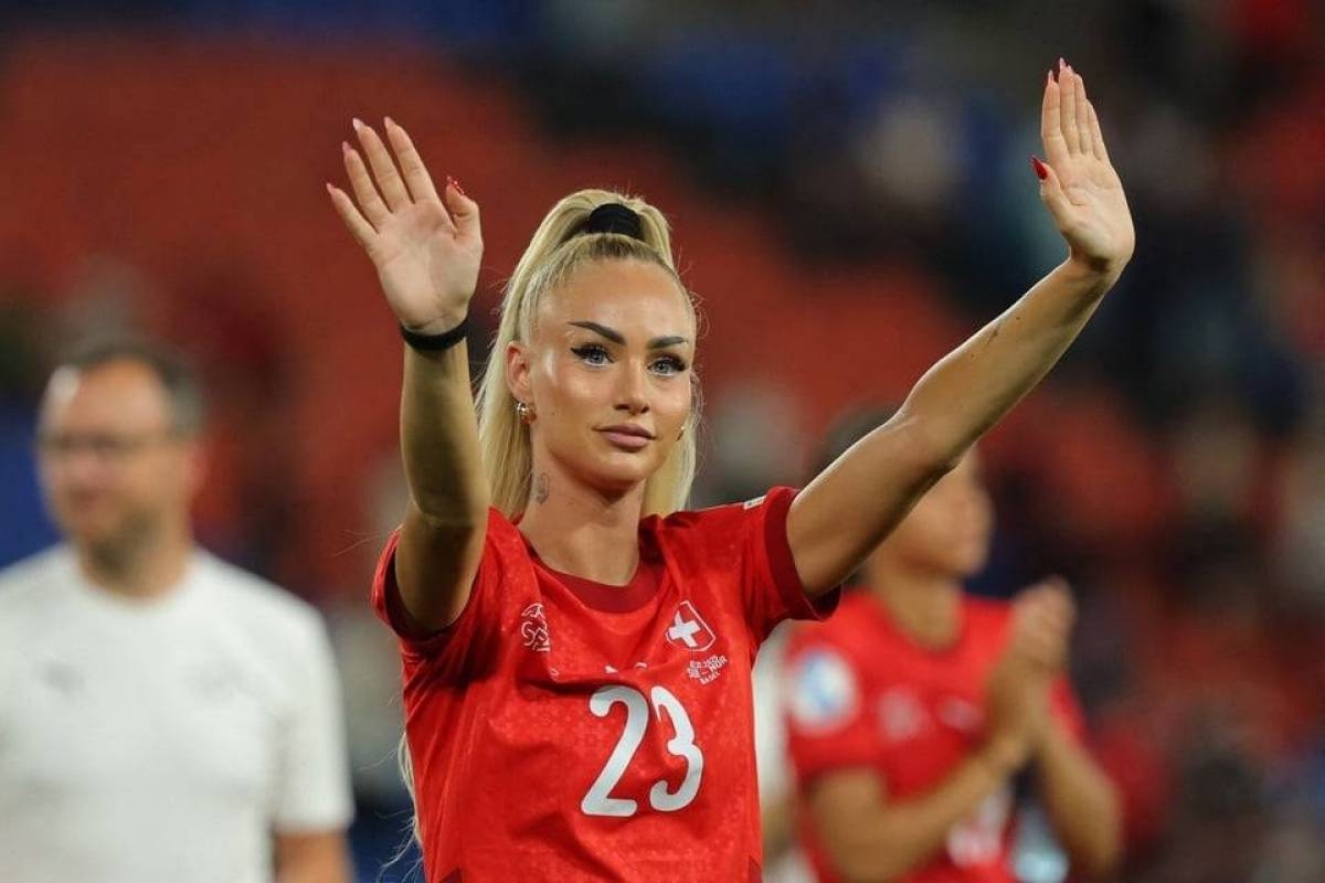 أجمل لاعبة في العالم بيورو السيدات... حارس شخصي وأرقام كارثية