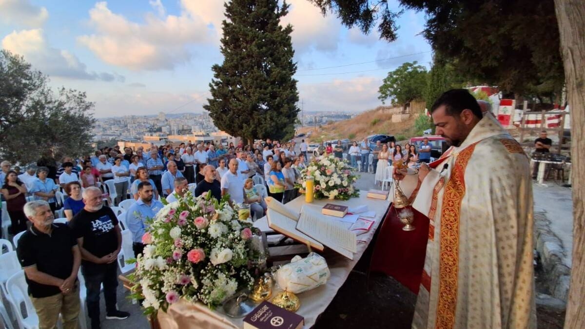 قداديس في عيد مار الياس عودة: نرفض إذلال الإنسان وظلمه وتجويعه وقتله كما يحصل في عالمنا إبراهيم: نحتاج إلى شهود يحملون سيف المحبة ويدافعون عن المظلوم