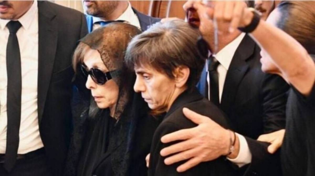 السيّدة فيروز "قديسة" يليق بها الأسود