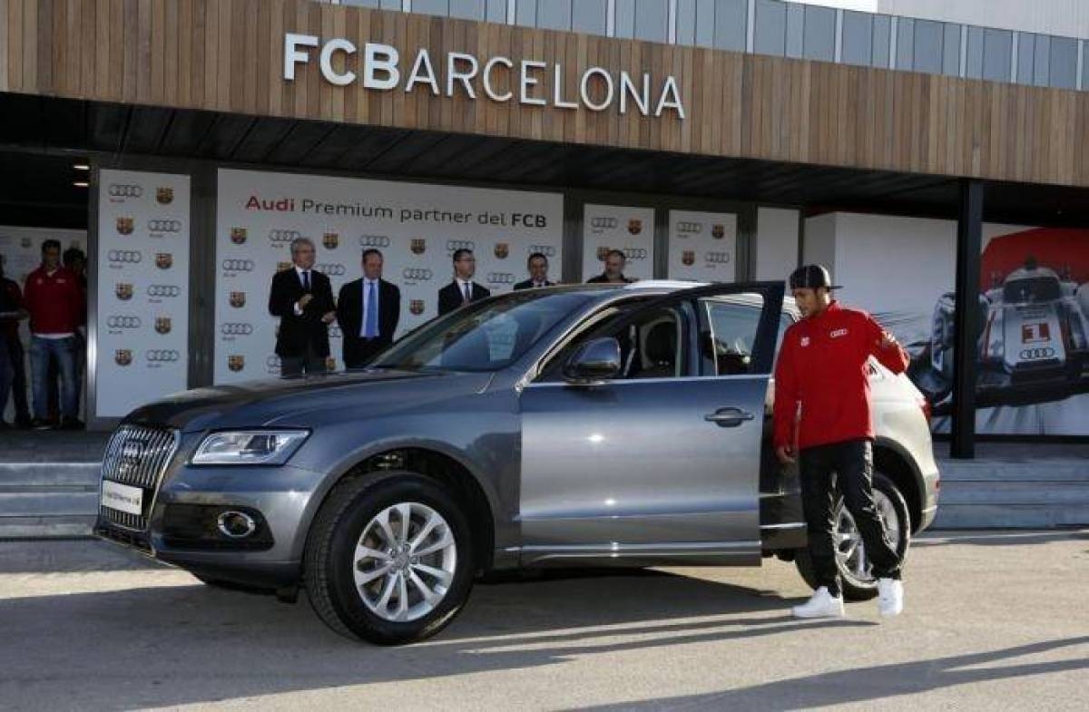 برشلونة الأحدث... لماذا تمنح الأندية لاعبيها سيارات جديدة؟