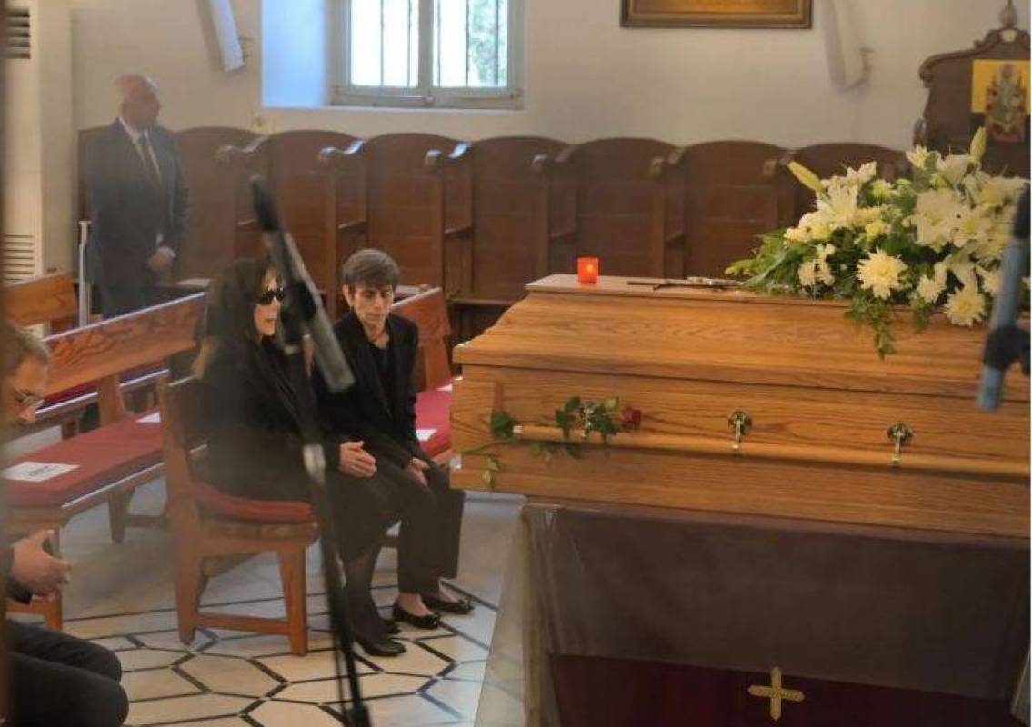 زياد الرحباني ودّع مُحّبيه... وفيروز "أبكت ناظريها" سلام سلّم العائلة باسم عون وسام الأرز من رتبة كومندور: سيبقى صوت الحق والحقيقة