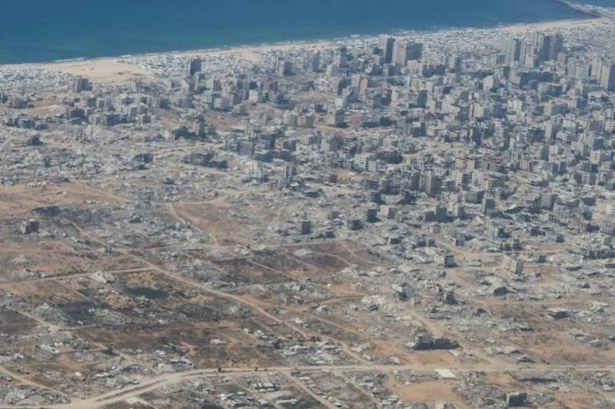 "إسرائيل" تمنع المشاركين في إنزال المساعدات من تصوير دمار غزة