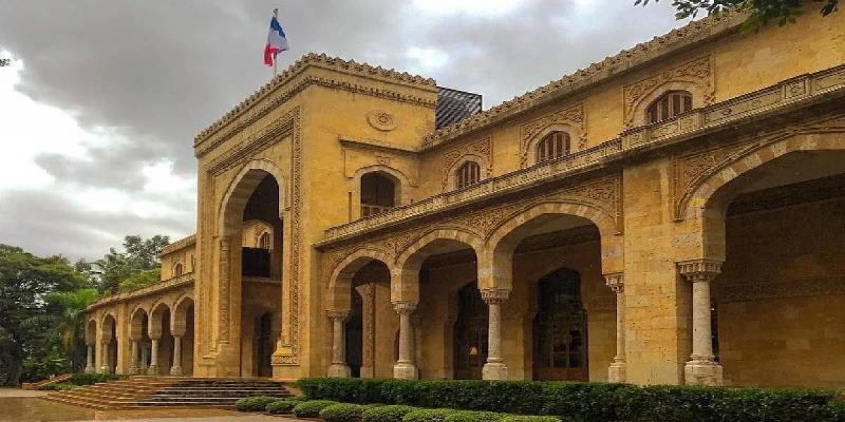 دقيقة صمت في السفارة الفرنسية بذكرى انفجار 4 آب