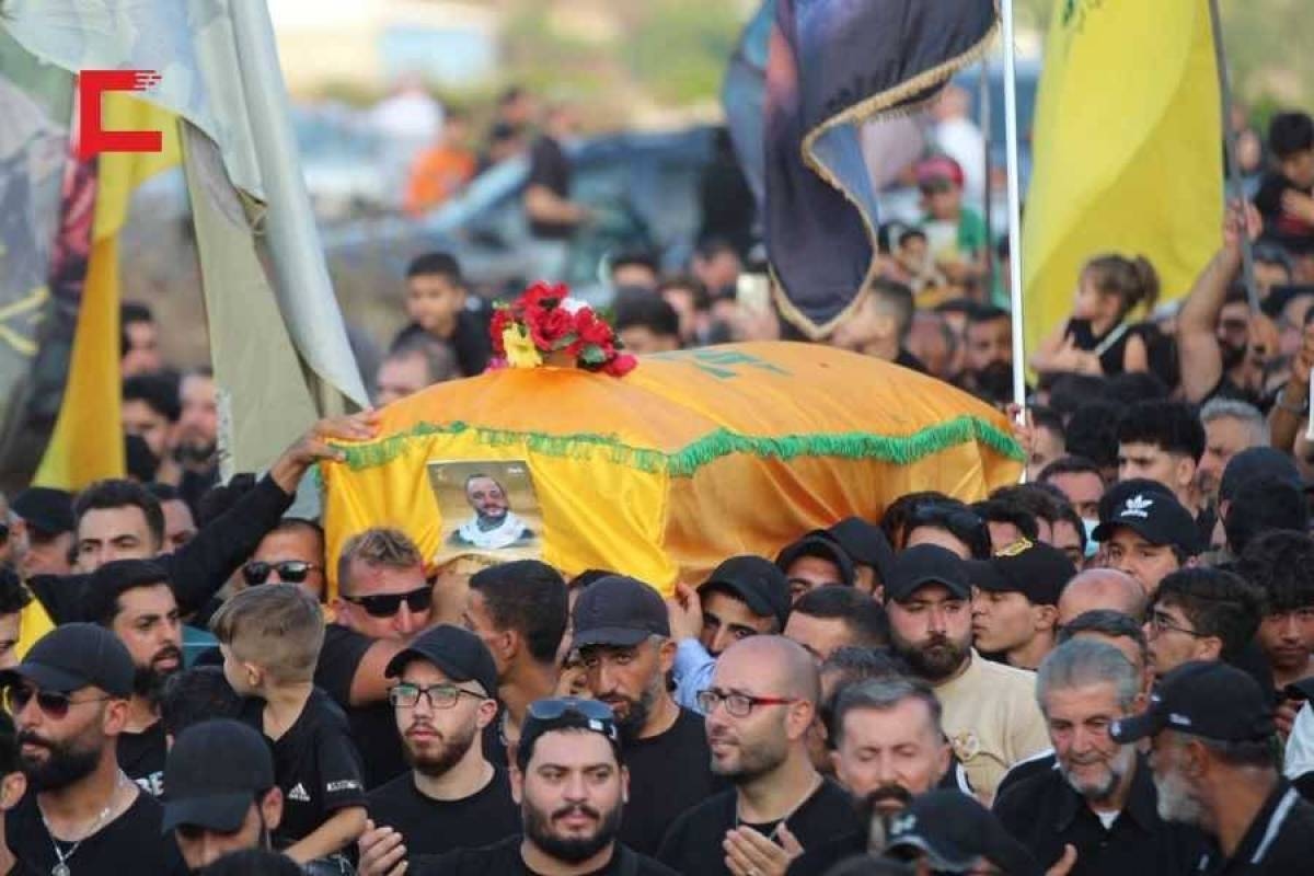 حزب الله شيّع شهيدين في بلدتي شقراء وعدلون عز الدين: عندما يحتل العدو أرضنا يُصبح السلاح هو حق للبنان ولدولته المقداد: لوضع استراتيجيّة دفاع وطني تحرّر أرضنا وتحمي بلدنا