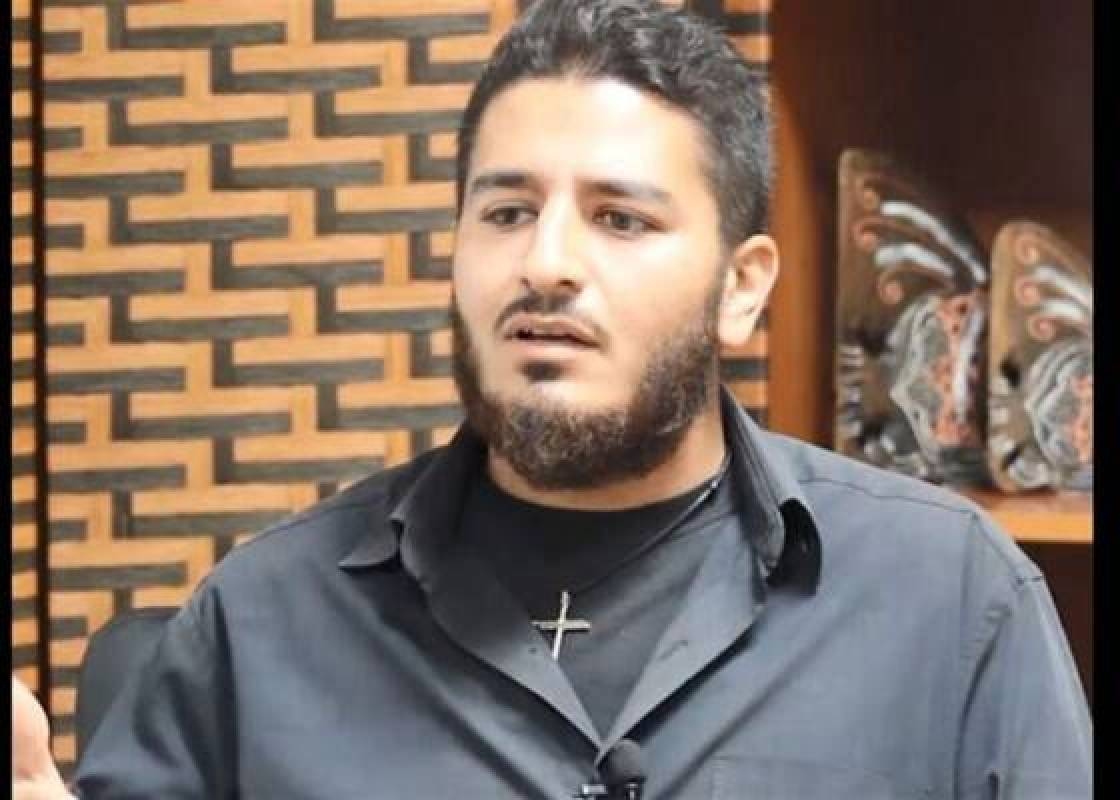 وقفة تضامنية مع وليام نون بعد استدعائه من قبل المباحث الجنائية في قصر العدل