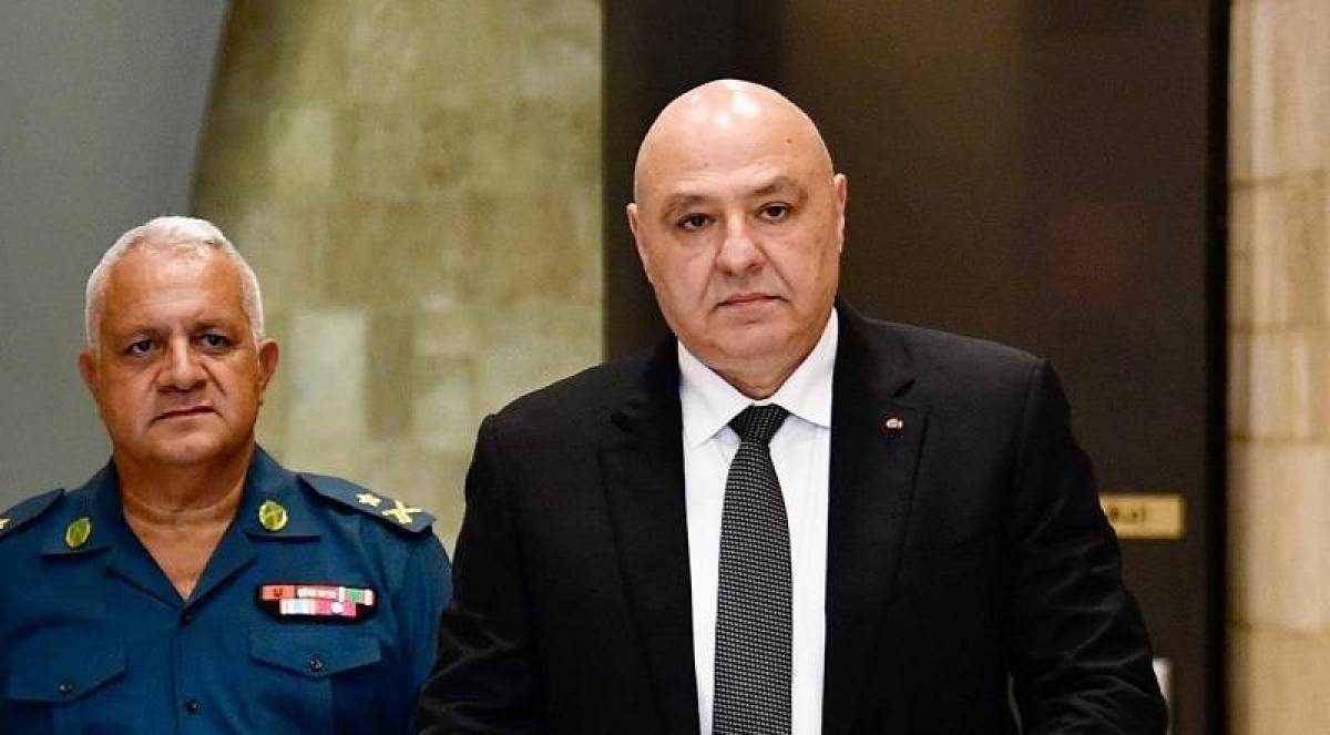 عون: سلاح 'الحزب' شأن داخلي.. والطائفة الشيعية 'ما حدا بشيلا من مطرحها'!