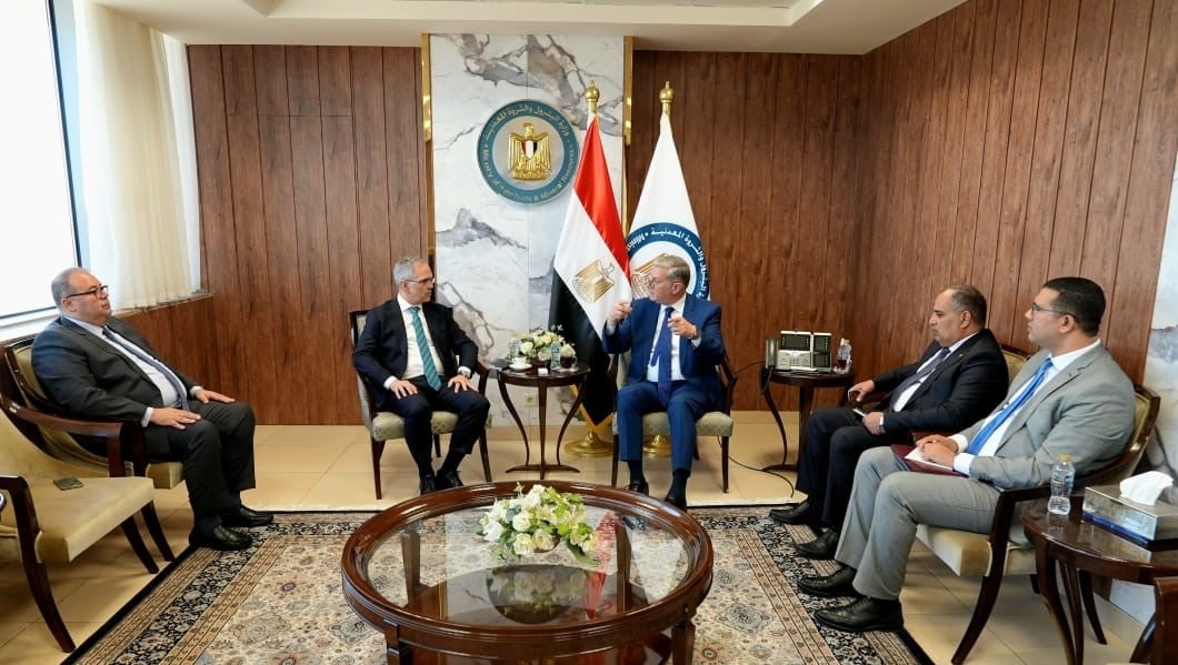 وزير البترول يبحث مع الرئيس الإقليمي لشركة شلمبرجير تعزيز الشراكة في أنشطة الاستكشاف والإنتاج