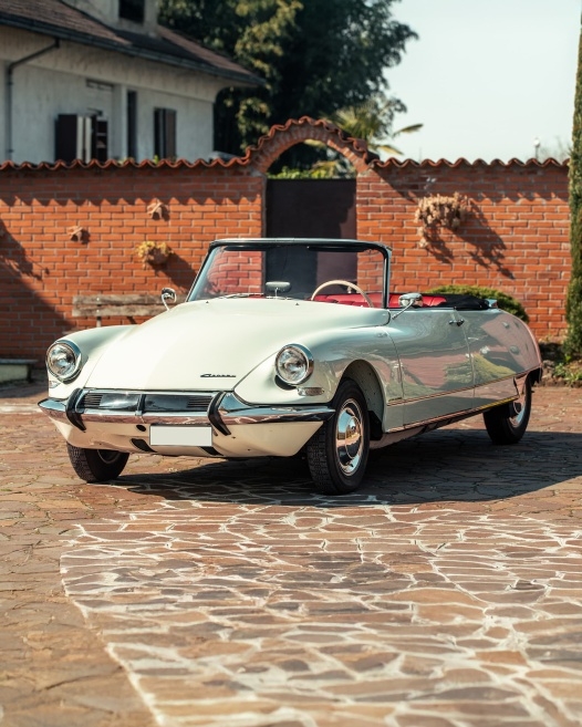 عرض سيارة Citroën Décapotable 1963 النادرة بسعر 200 ألف يورو