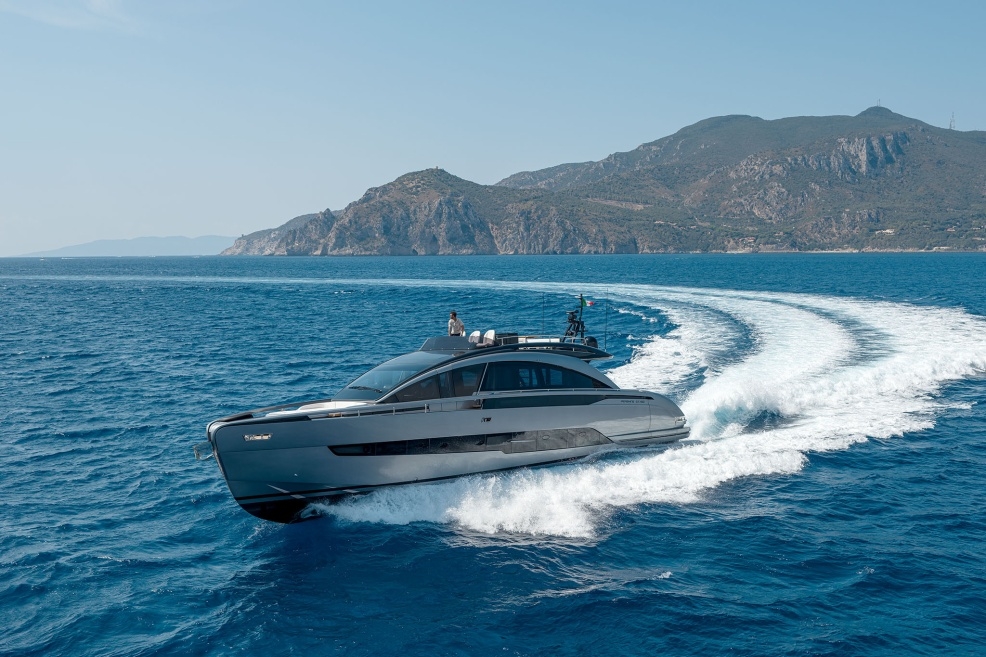 Pershing GTX80.. يخت رياضي فاخر بسرعة 34 عقدة وتصميم مفتوح يخطف الأنظار