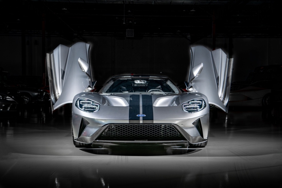 سيارة 2018 Ford GT تُعرض للبيع في مزاد بسعر يصل إلى مليون دولار