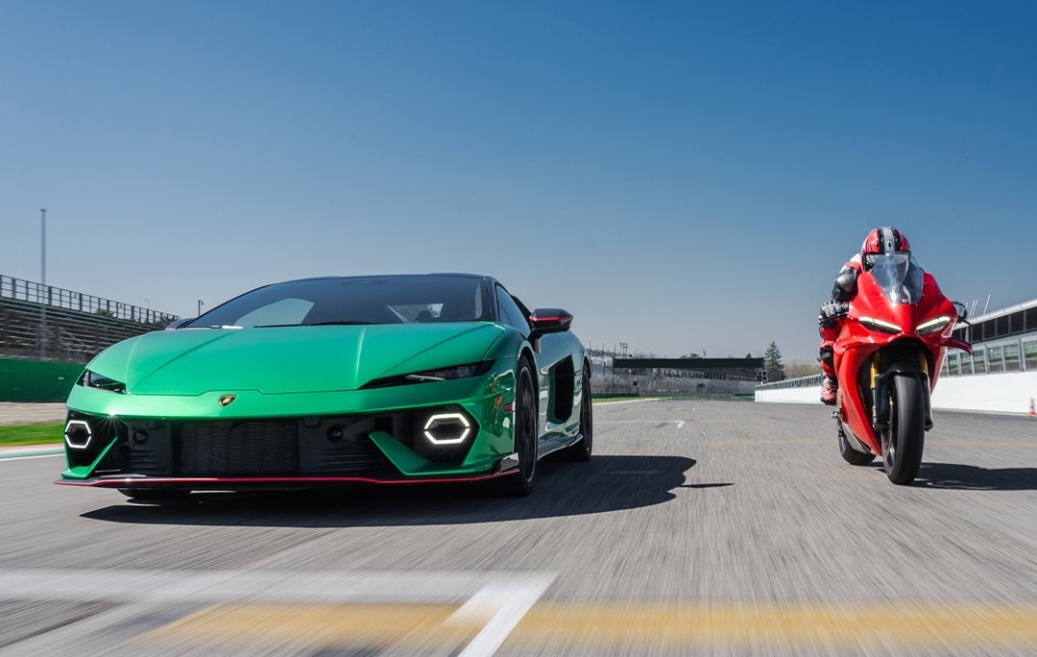 Lamborghini Temerario تتحدى Ducati Panigale V4 على مضمار سباق! (فيديو)