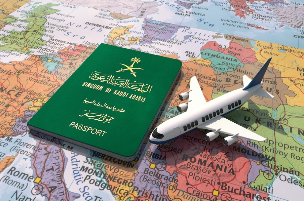 الجوازات توضّح شروط وآلية إصدار تصريح سفر إلكتروني للمحضون