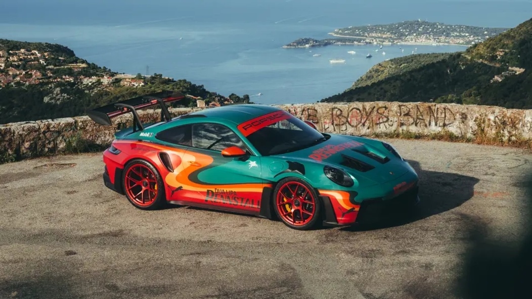 دوا ليبا تطرح نسخة بورشه 911 GT3 RS الفريدة في مزاد خيري لدعم الفنون والتعليم