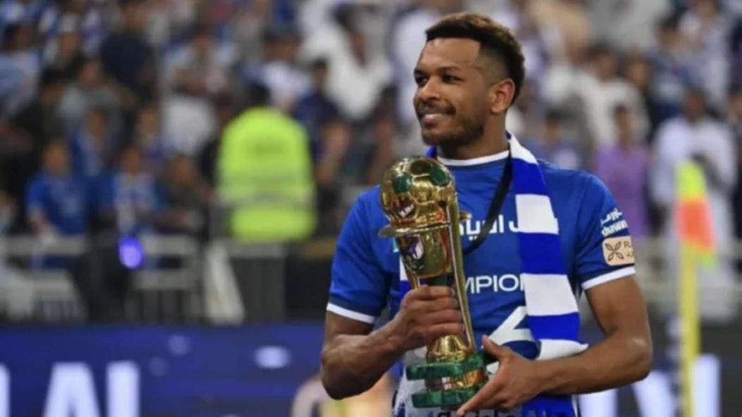 علي البليهي ينفي شائعات رحيله عن الهلال في مقطع فيديو طريف (شاهد)