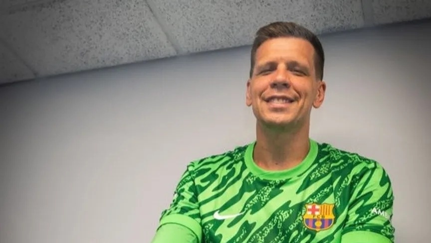 بعد تألقه محليًا وأوروبيًا.. برشلونة يمدد عقد حارسه البولندي تشيزني حتى 2027