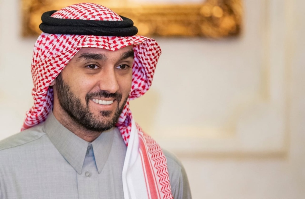 وزير الرياضة يحتفي بالهلال.. ويُشيد بقوة الكرة السعودية