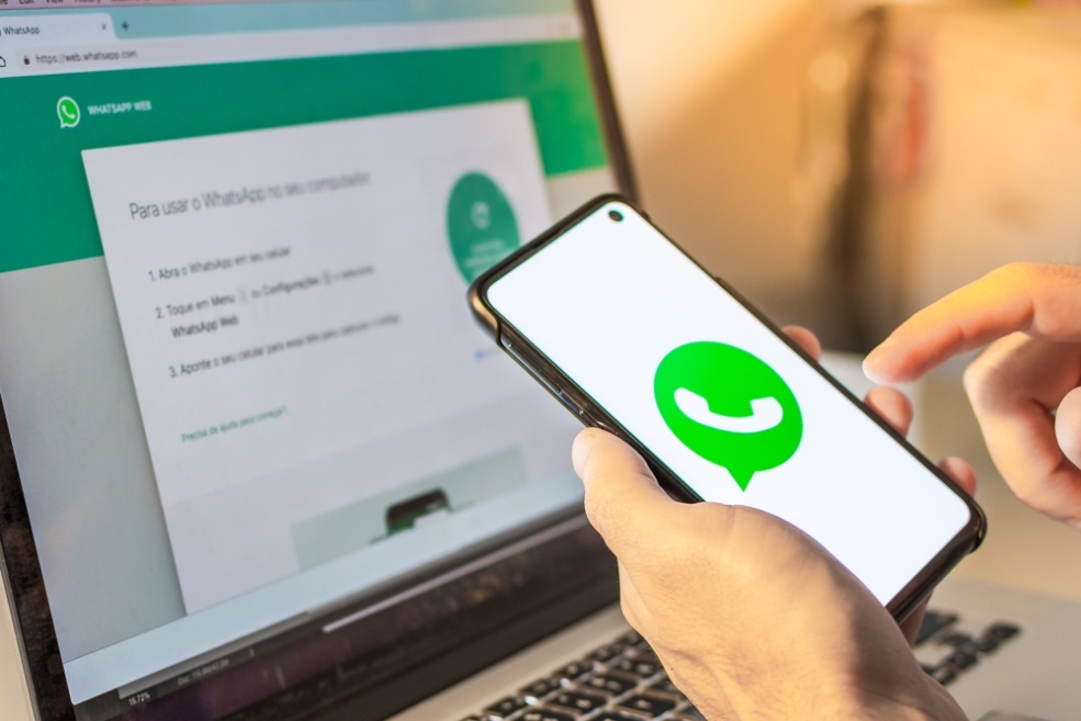 اتساب يختبر ميزة التذكير بالرسائل: خطوة جديدة نحو تنظيم المحادثات بذكاء