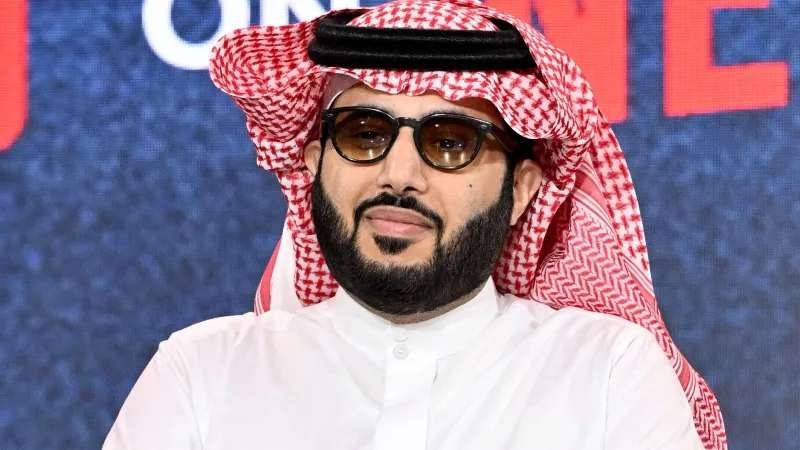 تركي آل الشيخ يروج لظهور نجم سعودي في WWE (فيديو)