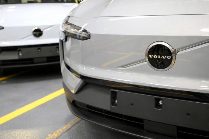 Volvo Cars swings into loss on EVs, tariffs