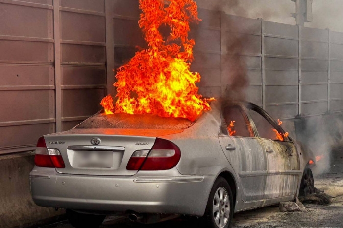 Spectacular car fire doused on Sirat Expressway