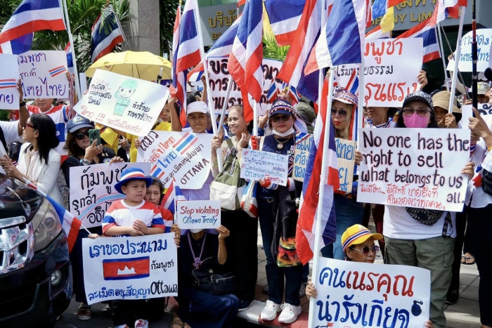 Thai govt targets Cambodia's landmine claims