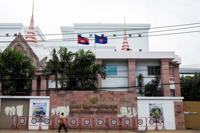 Embassy urges Thais to leave Cambodia