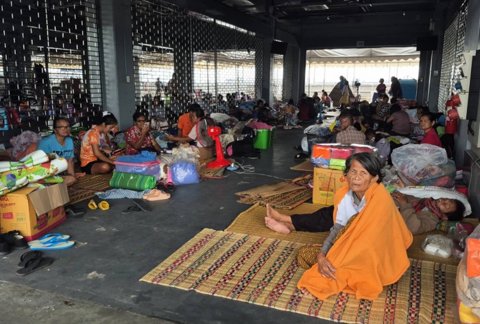 Evacuees warned not to go home until safety assured