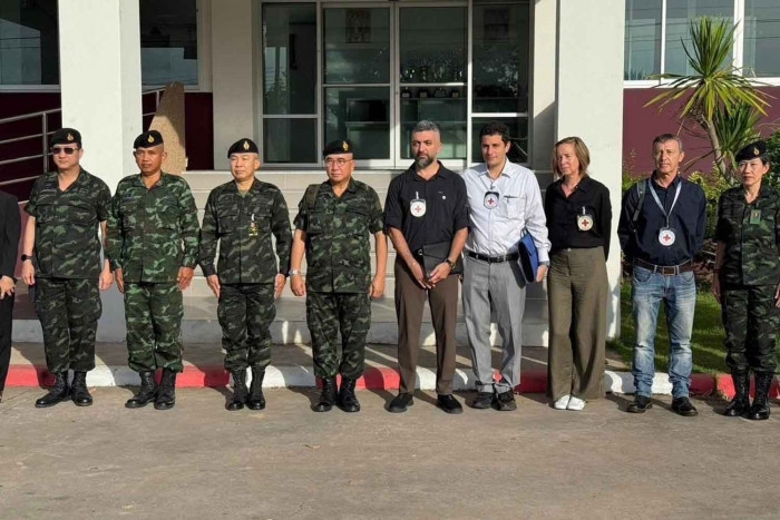 Red Cross reps visit captured Cambodian soldiers