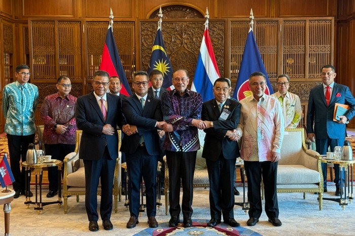Thailand and Cambodia sign 13-point ceasefire agreement