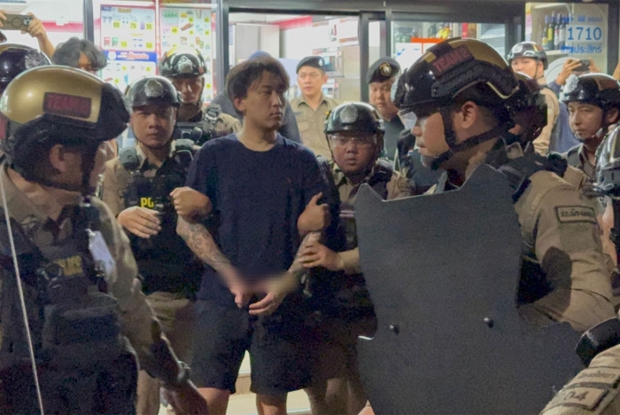 Chinese national arrested after armed standoff at Pattaya convenience store