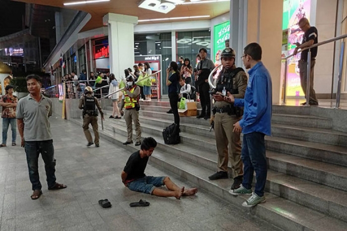 Ex-boxer sets fire to 2 Malaysian tourists in downtown Bangkok