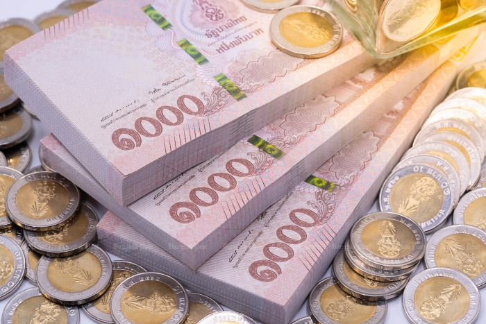 Thai banks start cutting interest rates