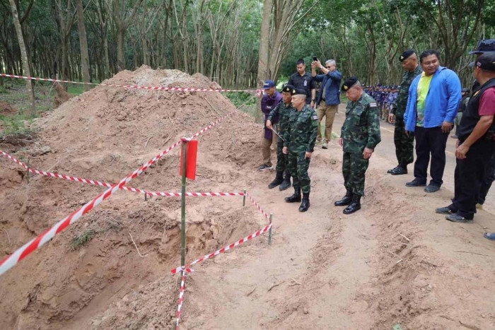 Bomb disposal teams sent to border
