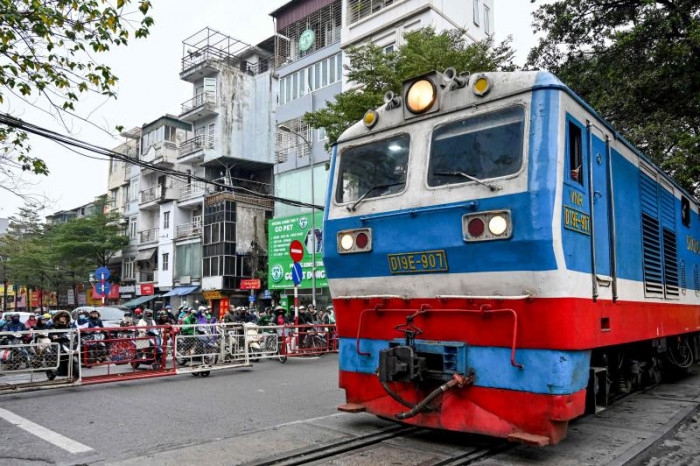 Vietnam touts $48 billion in project investments to spur growth