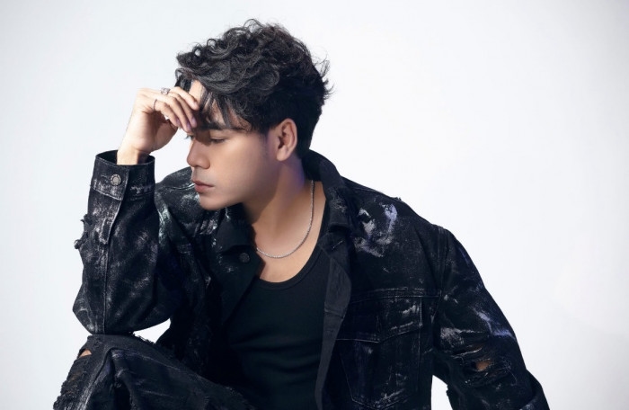 Cambodian singer bans own songs over use of Thai melodies
