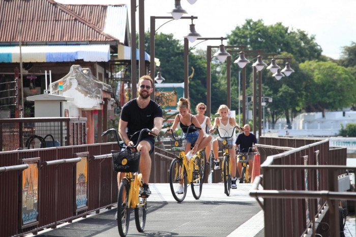 Tourism revival goes into reverse