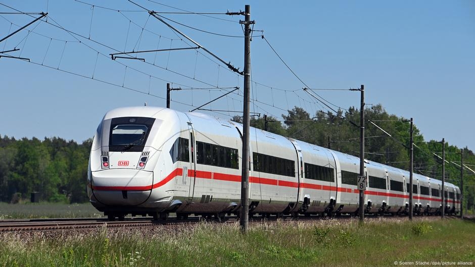 Deutsche Bahn and sheep: A German summer travel adventure – DW – 07/27/2025