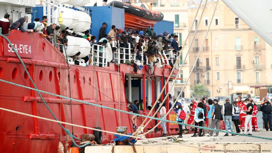 Germany defends end to funding Mediterranean migrant rescues – DW – 06/26/2025