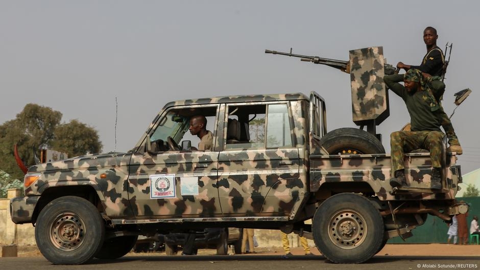 Nigeria: Military says dozens of gang members killed  – DW – 08/12/2025