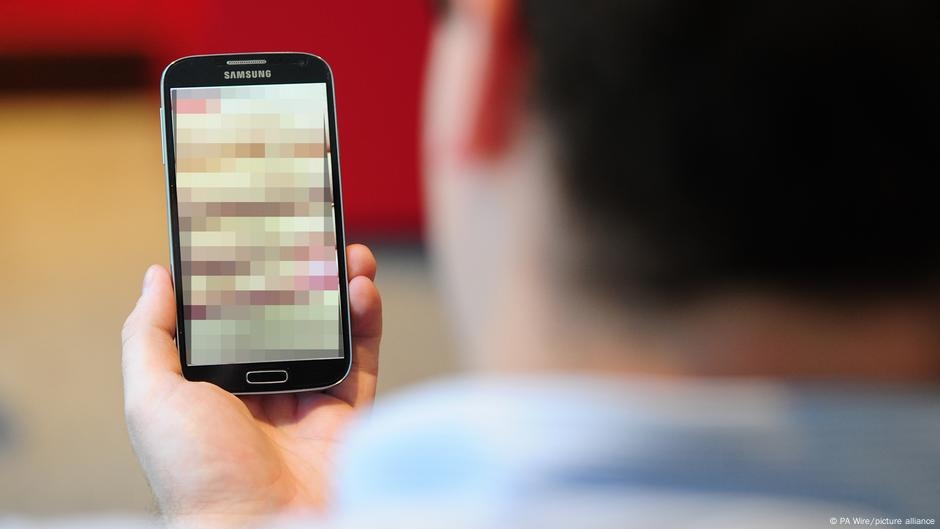 Revenge Porn & deepfakes: Can a new law really protect us? – DW – 05/22/2025