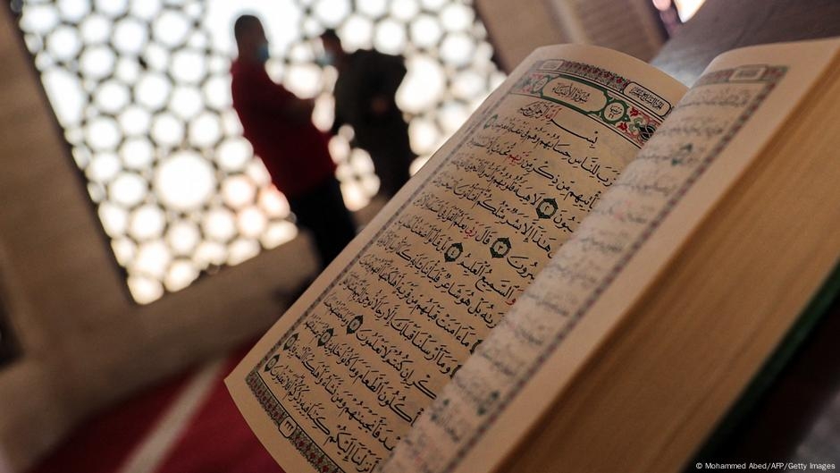 غداة مقتل تونسي.. رجل يقتحم مسجدا في فرنسا ويحرق نسخة قرآنية – DW – 2025/6/3