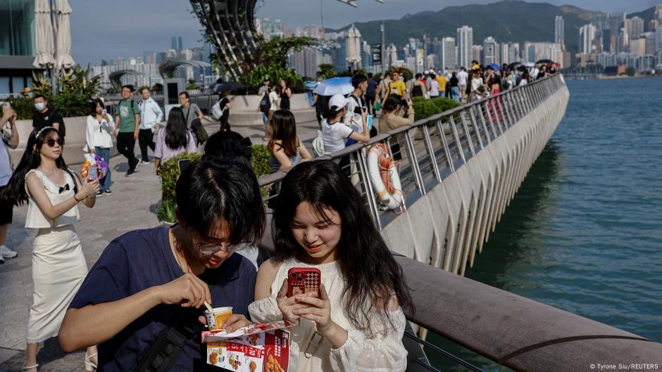 Cheap Chinese tours won't save Hong Kong's tourism – DW – 06/11/2025