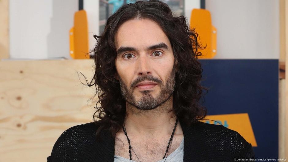 Britain: Comedian Russell Brand pleads not guilty to rape – DW – 05/30/2025