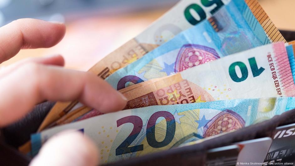 Germany updates: Welfare payments up by €4 billion last year – DW – 08/03/2025