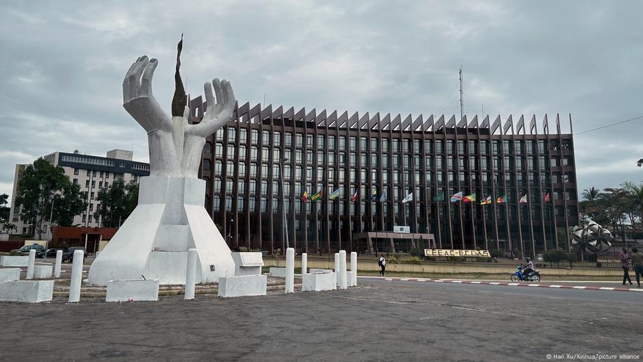 Rwanda quits Central African bloc in dispute with DR Congo – DW – 06/08/2025