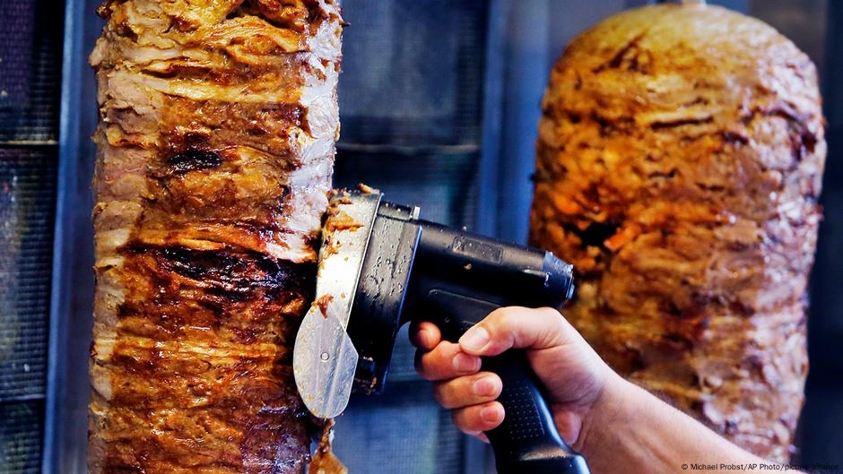 Germany updates: Döner price fears skewered after wage deal – DW – 08/08/2025
